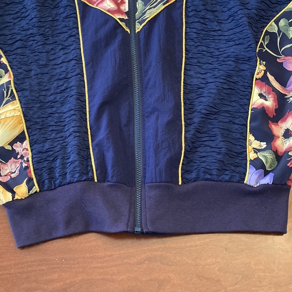 Vintage Wind Breaker by Silver Threads - Picture 9 of 10